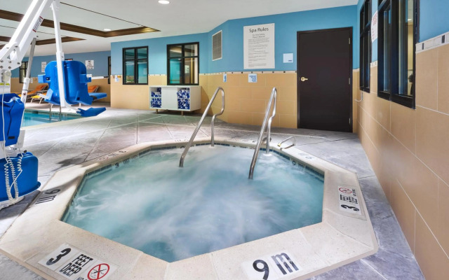Holiday Inn Express & Suites Warminster - Horsham by IHG
