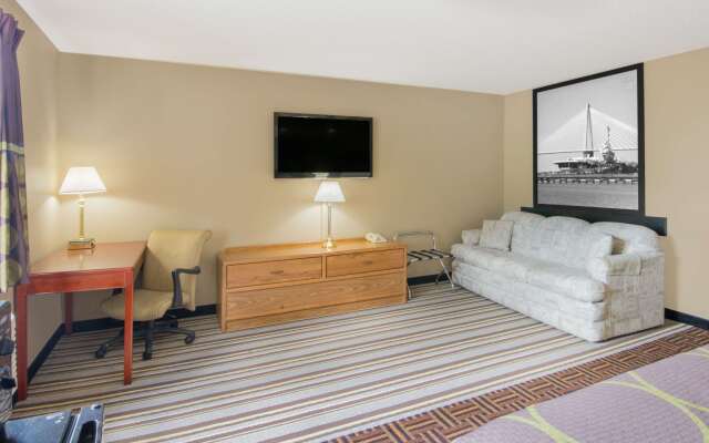 Super 8 by Wyndham Knoxville