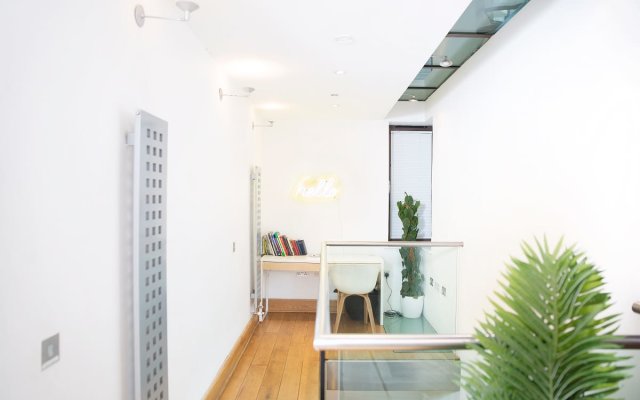 The Holborn Lights - Modern 3BDR Home with Rooftop Terrace & Garage