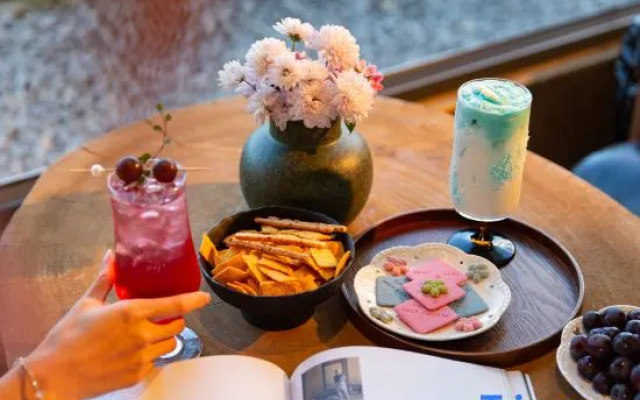 Yunxi Four Seasons | 360° Panoramic Sunlit Jinshan & Snow Mountain Window  · Smart Scenic Stay – Meal – Lijiang