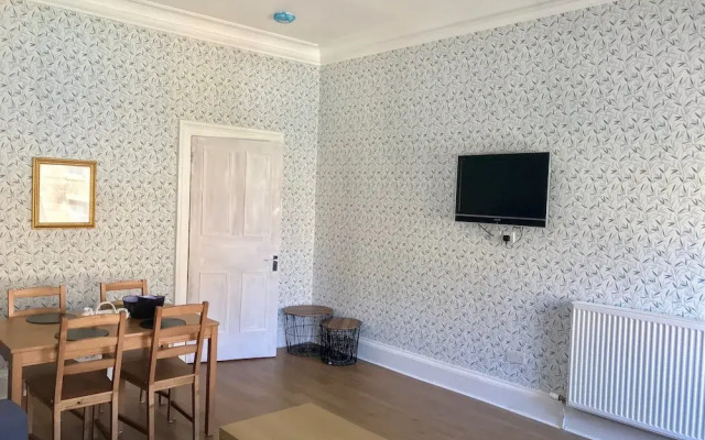 Stunning 3-bed Apartment in Edinburgh
