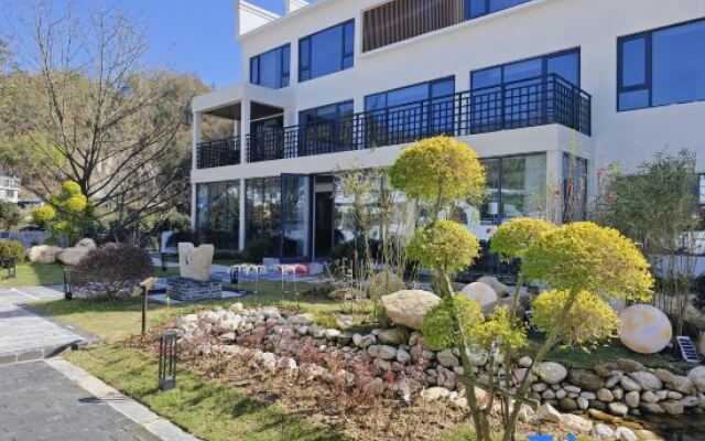Xiaqing Canyon Creekside Homestay