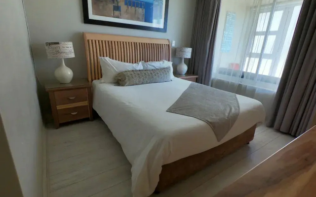 Luxury on the Beach, Lagoon Beach