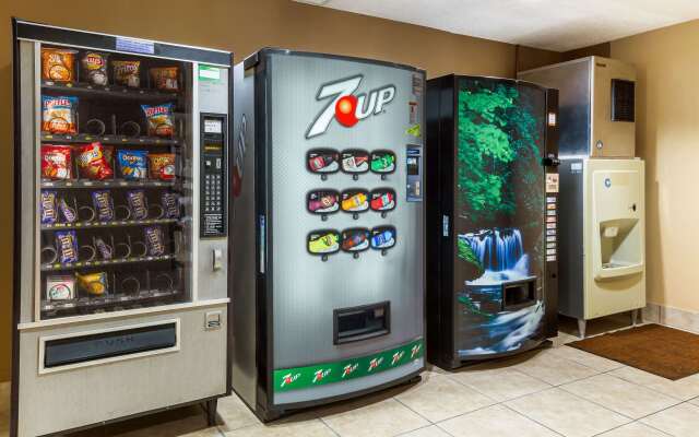 Econo Lodge Inn & Suites Fairview Heights - St. Louis