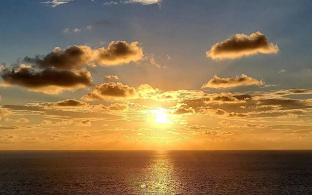 Modern 1BR Wifi Breathtaking Oceanviews by Huespedia