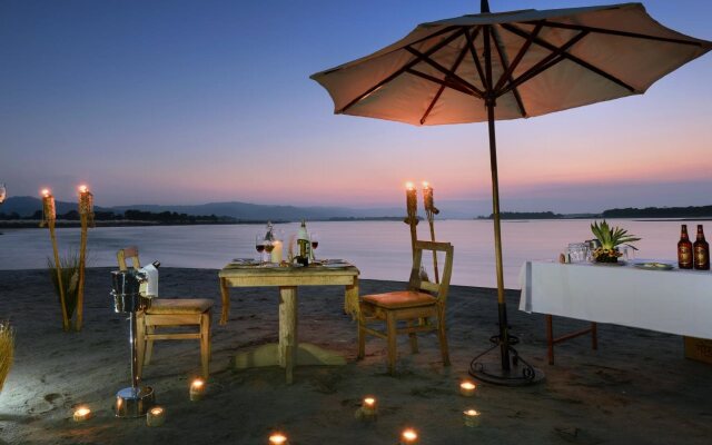 Barahi Jungle Lodge