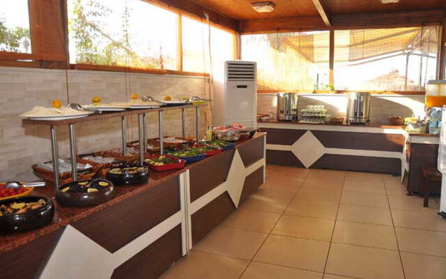 Manuela Hotel