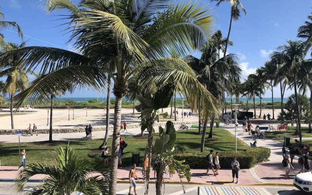 SoBe 12th and Ocean Suites