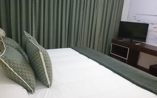 Hotel + Arte