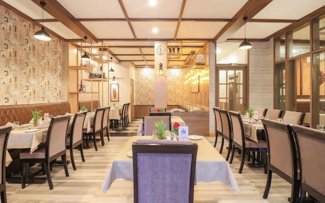OYO 7583 Hotel Suraj Palace 1