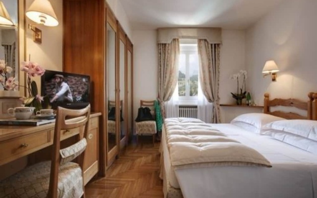 Classic Double room (full double bed)