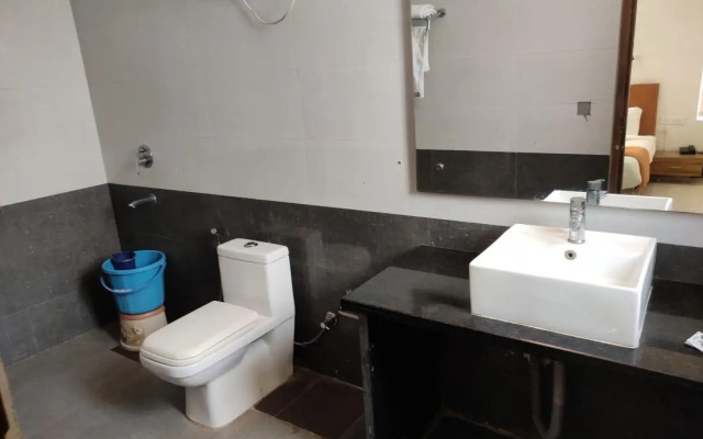 Pacific Inn Huda City Centre Sec 41