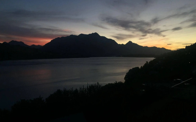 Aquarius De Lavender Lake View B&B