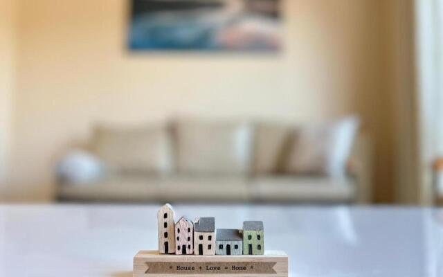 The Sunny House by Incredible Stay