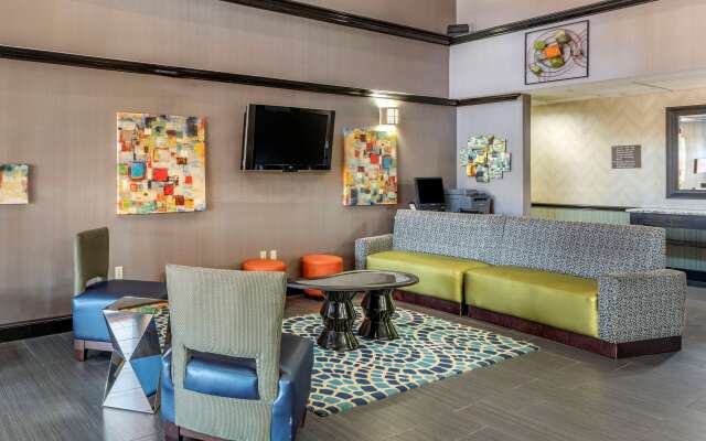 Comfort Inn & Suites Pauls Valley - City Lake