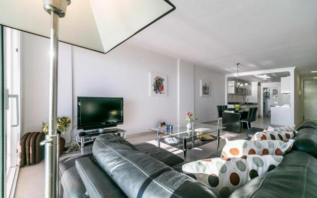 25-Modern Apartment in Paseo Maritimo, Fuengirola!