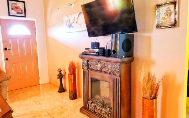 Sensational 2 Bedroom Getaway in Florence Hall