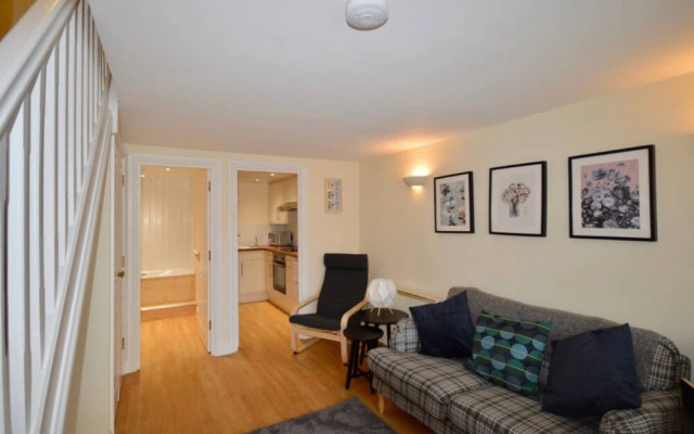 Cosy 2 Bedroom Bristol Home