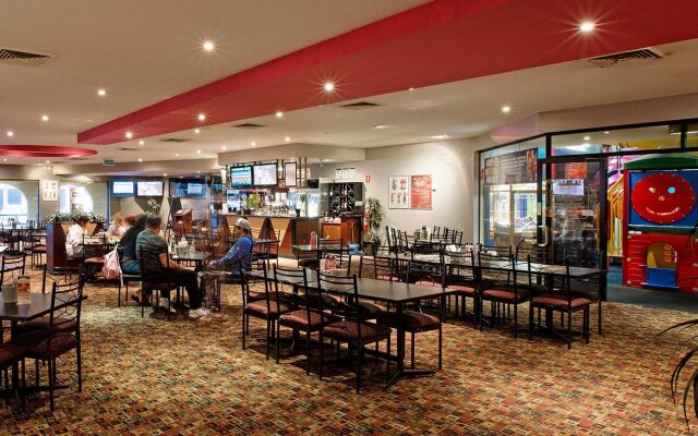 Nightcap at Monash Hotel