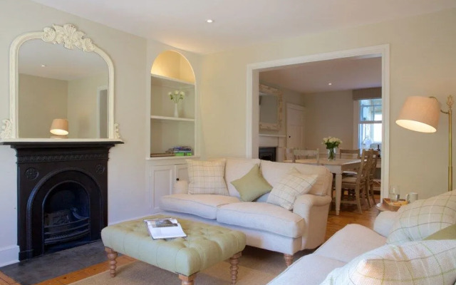 Seventeen The Town House