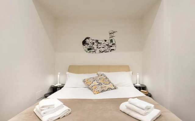 Art Gallery Apartment in Florence