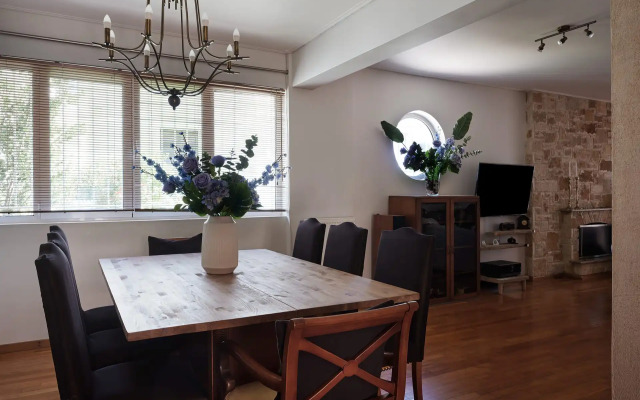 Evi's Voula Home