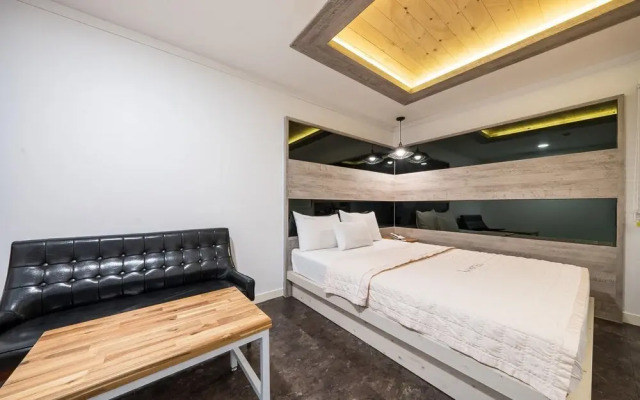 Gumi Indong Hotel 7 Plus