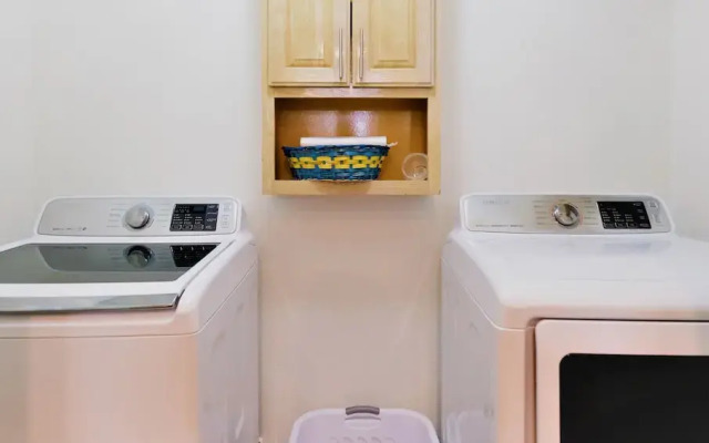 3Bdrm 2Bath 3Beds - 2 Story Condo