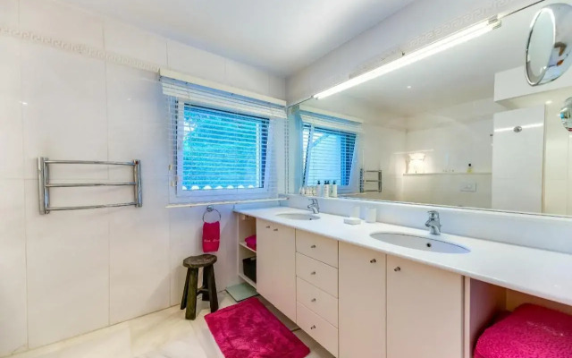 Вилла All About Celeste Villa