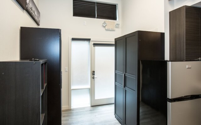 Modern Seattle Condo Sleeps 4
