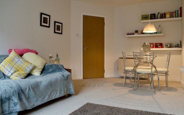 2 Bedroom Flat In Edinburgh