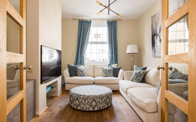 Salisbury Residences by Charles Hope