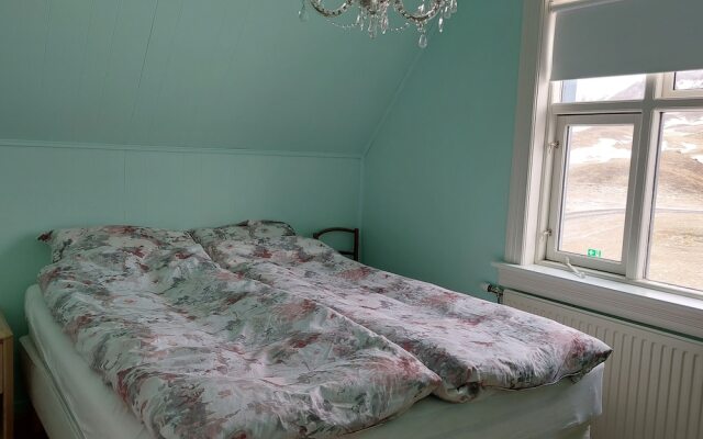 Hals Guesthouse by Engimyri