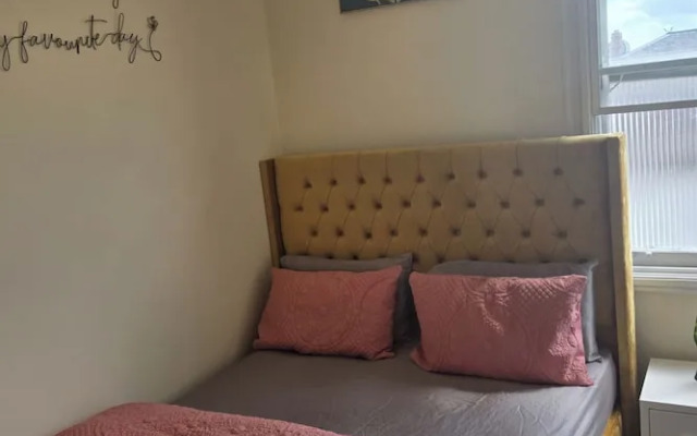 2 Bed - Sleeps 6 - Private Balcony - City Centre