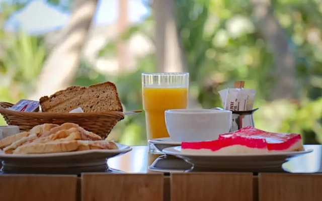 Ailouros summer hotel