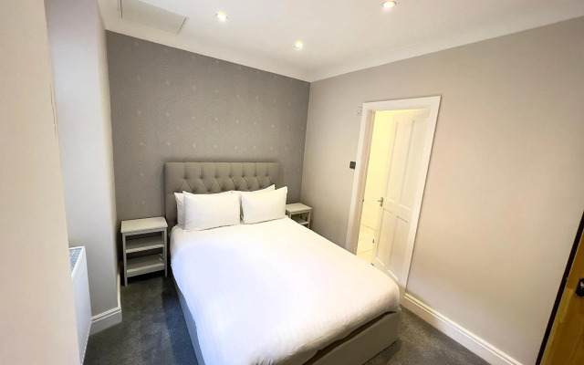 Spacious Two Bedroom Apartment in Westminster