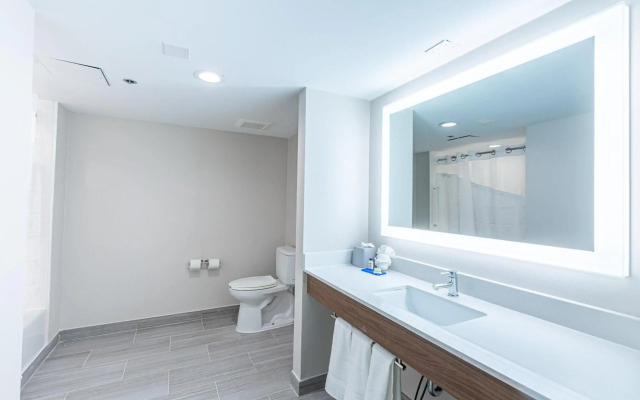 Holiday Inn Express And Suites Arlington North - Stadium Area by IHG