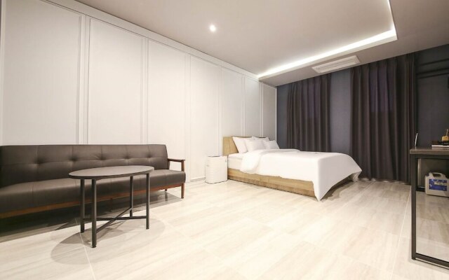 City Hotel