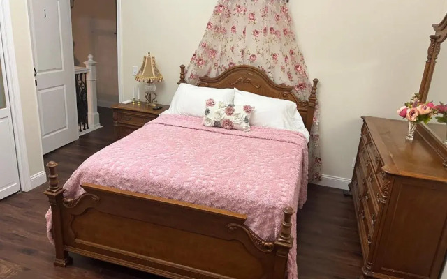 Holland Farmhouse Inn B & B