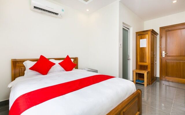 OYO 365 Rose Hotel
