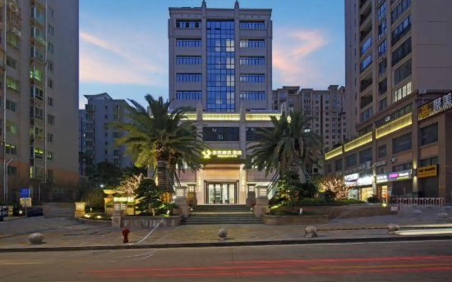 Golden Claw Hotel