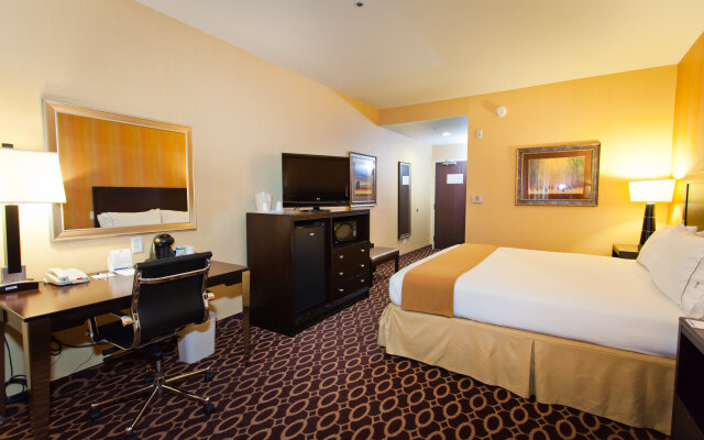 Holiday Inn Express Hotel & Suites Sacramento NE Cal Expo