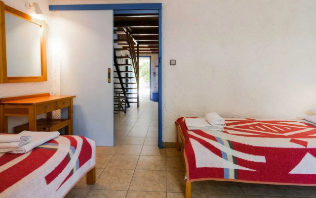 Elegant Holiday Home in Palaiochora near Beach