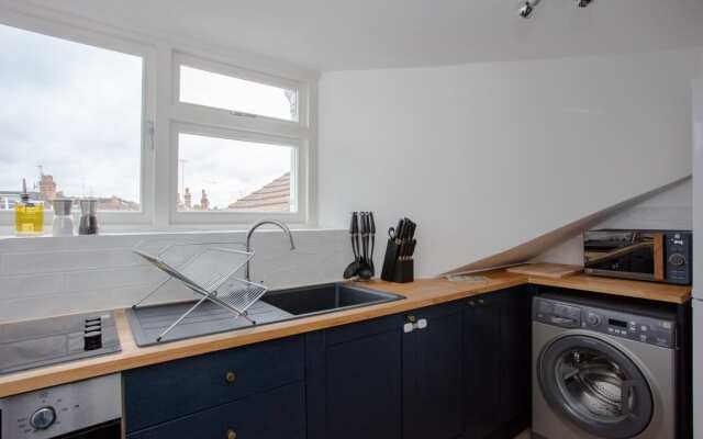 The Crescent Moon - Elegant 1BDR Flat