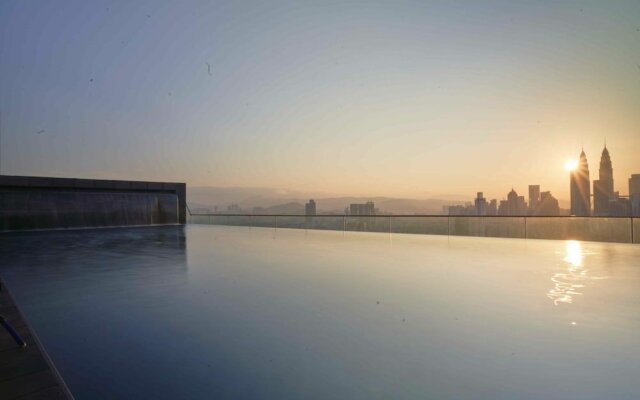 Regalia Residence @ KLCC View Sky Pool by MC