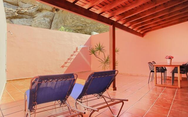 Traditional holiday home in Arico with garden