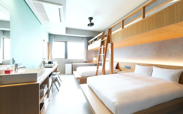 Lacer Okinawa Naha Tomariport