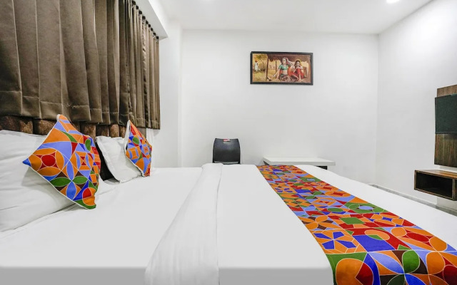 Fabhotel Rose Palace