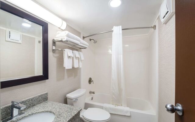 Finger Lakes Inn & Suites