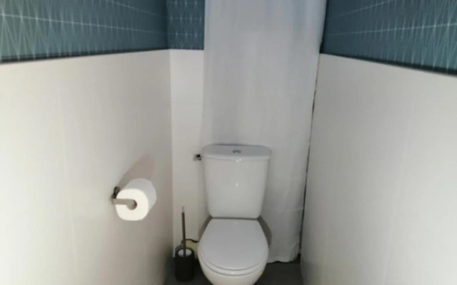 Nicolas III, parking privé, Netflix, balcon